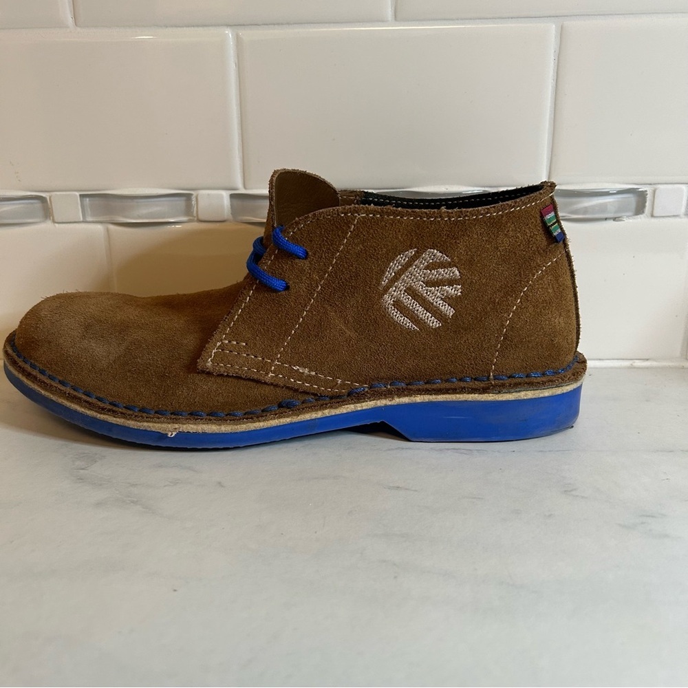 Veldskoen Brown Suede Shoes with Blue soles and Laces. Like new!